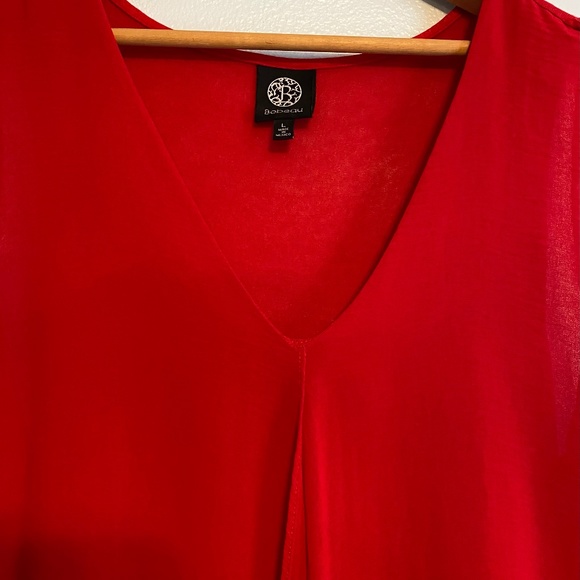 Red V-Neck Sleeveless Top - Picture 3 of 6